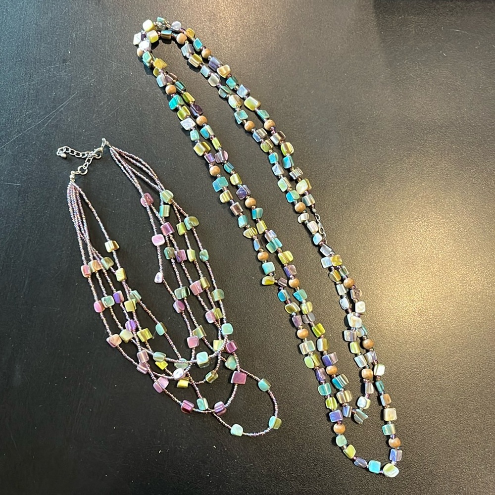 Set of 2 beaded necklaces